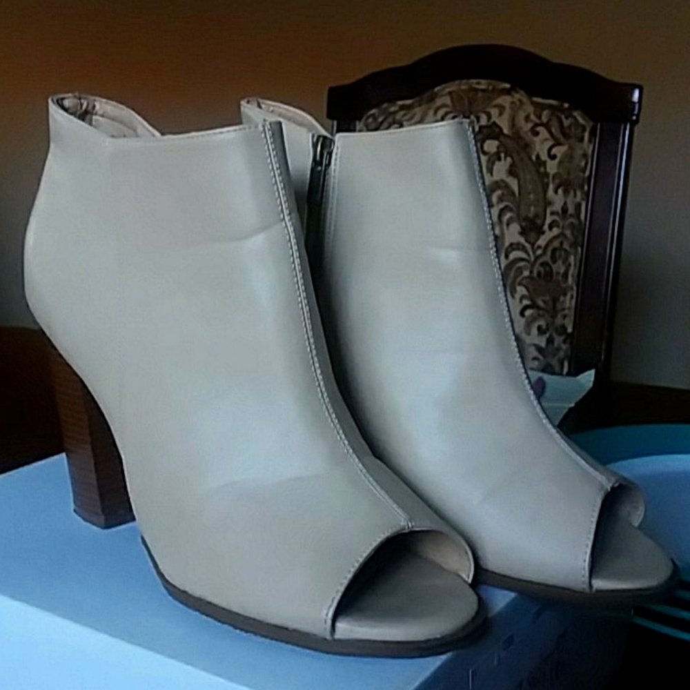Beige Bella Marie ankle boots